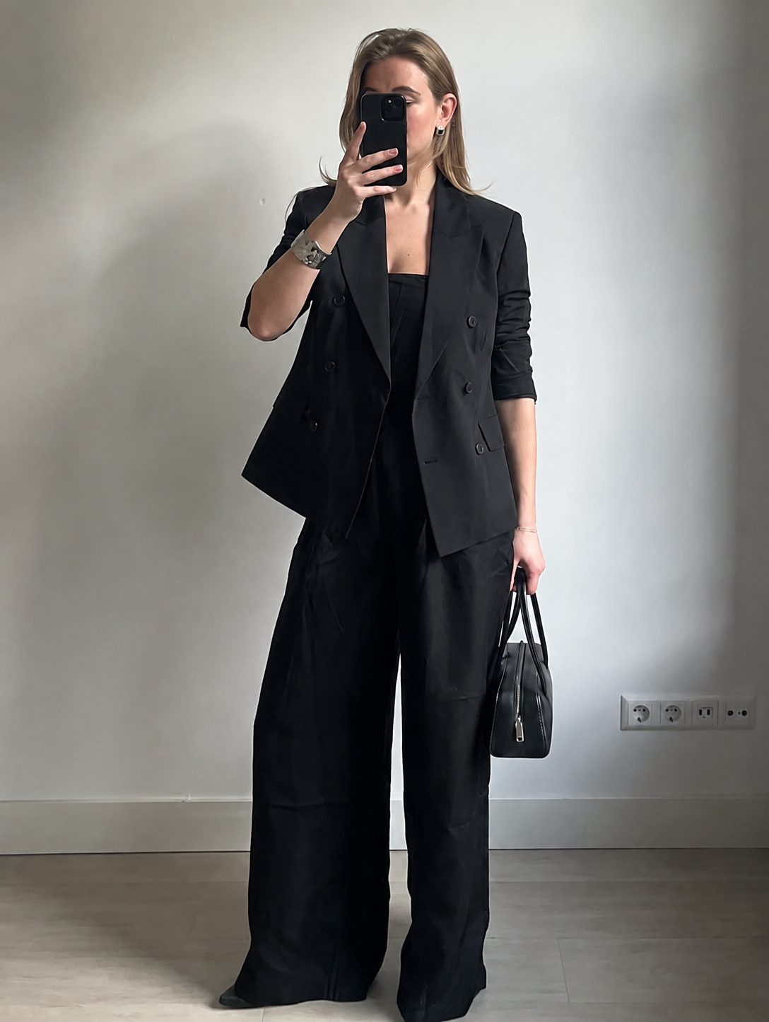Kunde iført The Midnight blazer