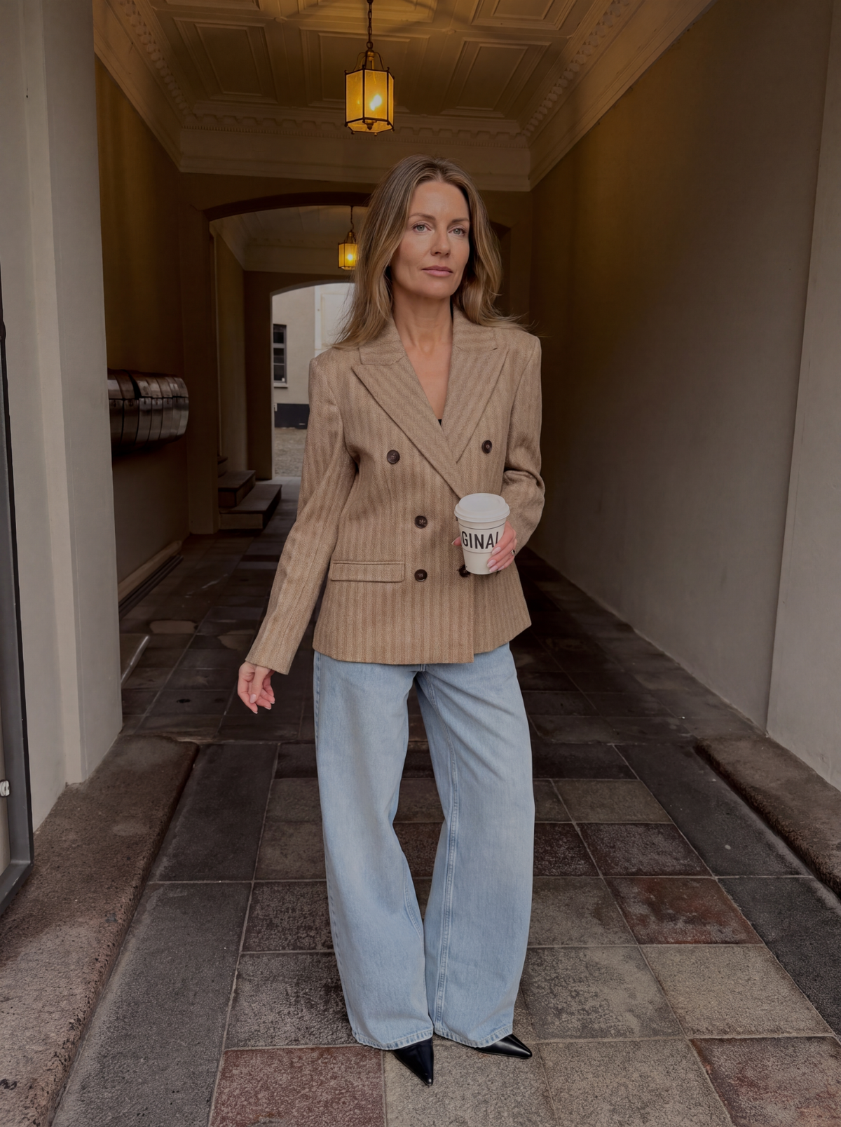 Kunde iført The Prima blazer